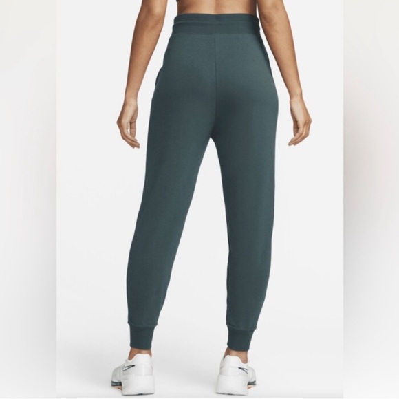 Nike Women Dri-FIT One French Terry Graphic Hoodie&high waisted 7/8 joggers set - Picture 6 of 16